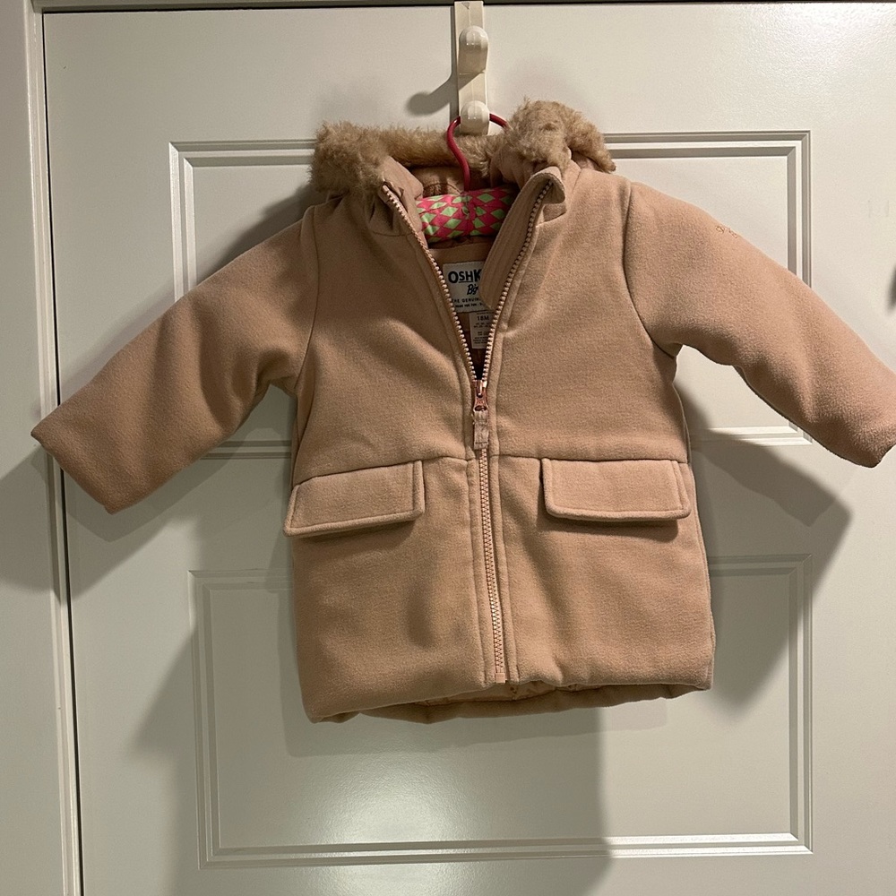 Oshkosh B’gosh Tan faux wool dress coat with faux fur lined hat Zip up 2 pockets